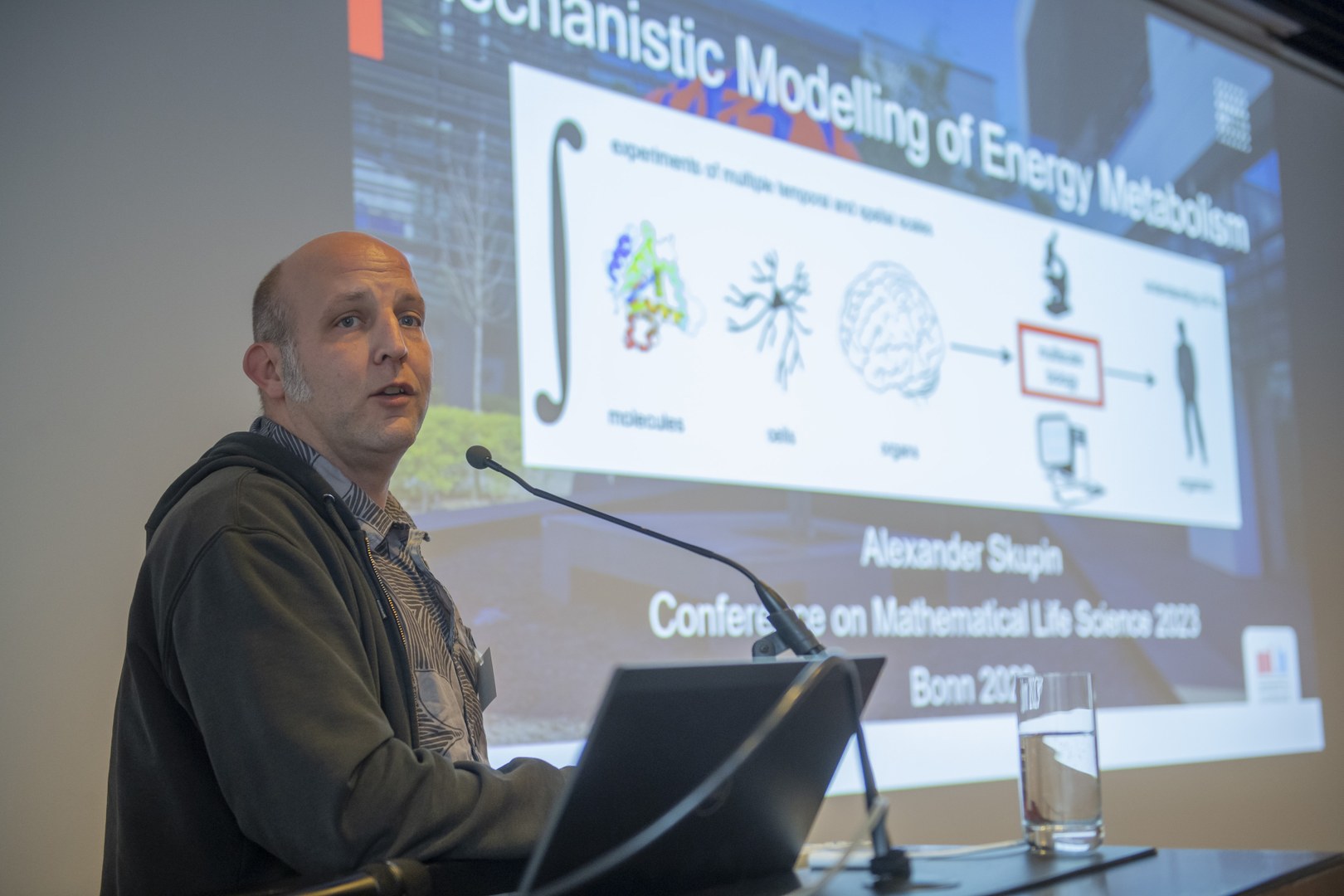 Prof. Dr. Alexander Skupin from the University of Luxembourg spoke about mechanistic multi-scale modelling of energy metabolism in a session on the first day of the conference.